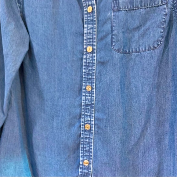 ✨ Chambray Denim Button Down Shirt - S - Picture 10 of 13